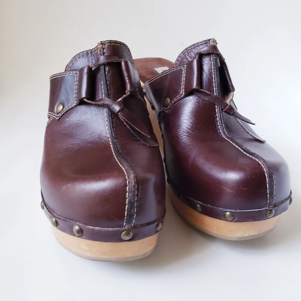 Steve Madden Brown Leather Slip-on Clogs - Picture 15 of 16